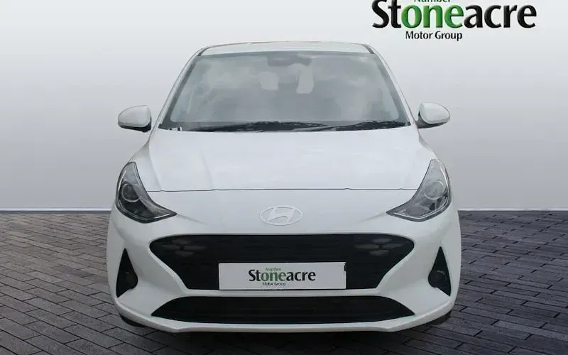 New Hyundai i10 Advanced 63 HP (46 kW) 2025 White Hatchback
