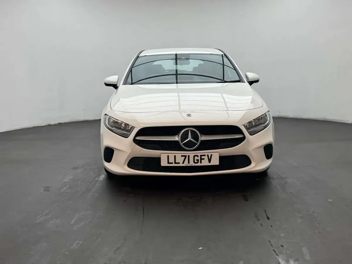 Used Mercedes A180 SE 136 HP (100 kW) 2021 White Hatchback