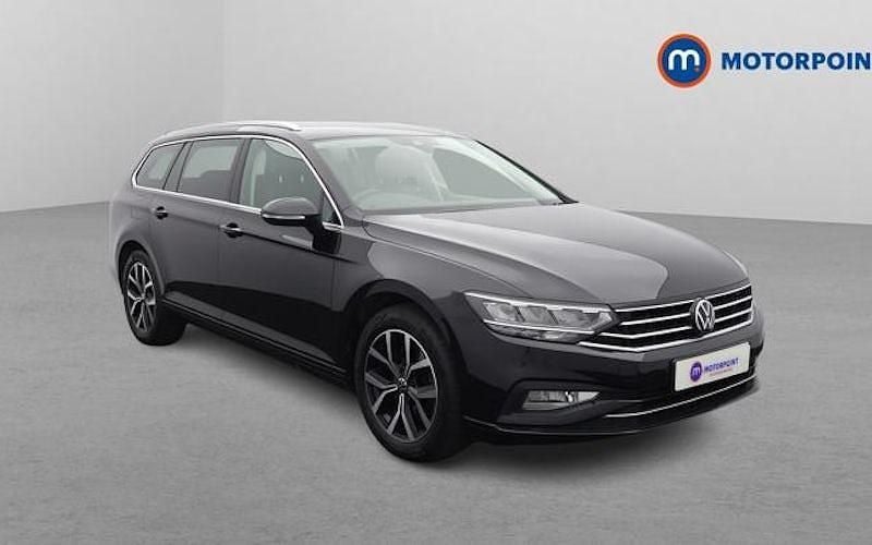 Begagnad VW Passat SEL 150 HK (110 kW) 2022 Svart Kombi