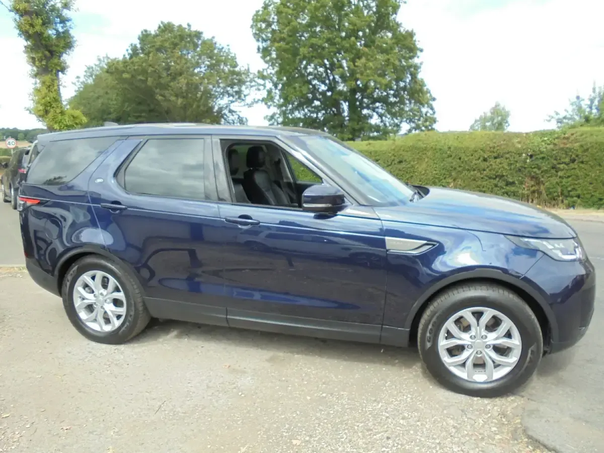 Used Land Rover Discovery SE 2017 Blue SUV