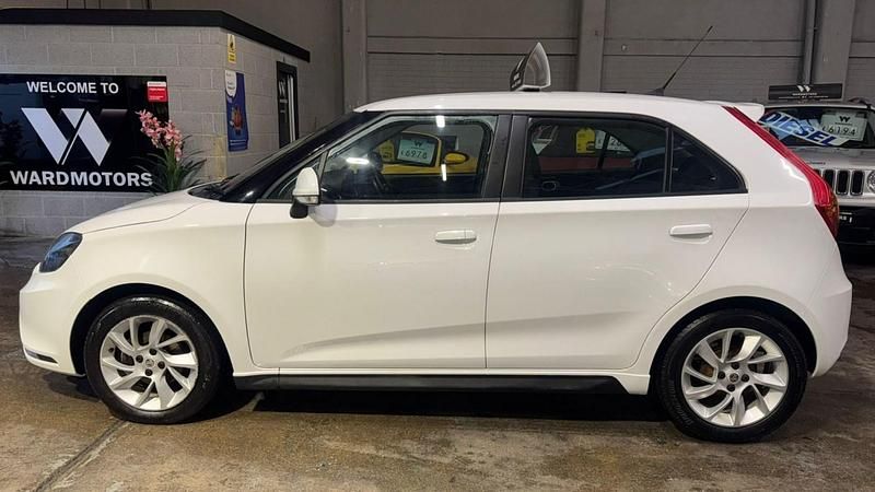 Used MG MG3 106 HP (77 kW) 2017 White Hatchback
