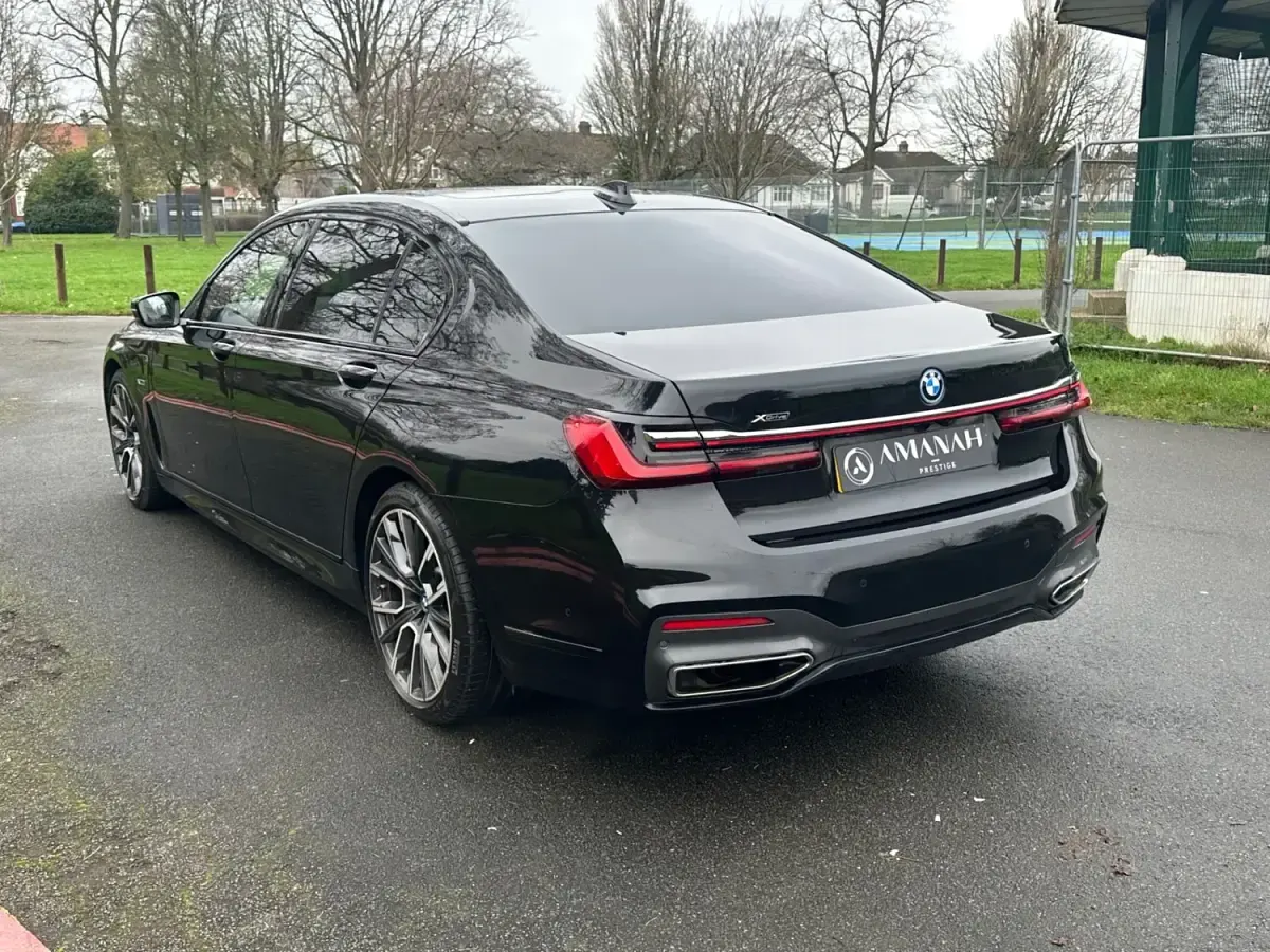 Usado BMW 745e M Sport 2022 Negro Berlina