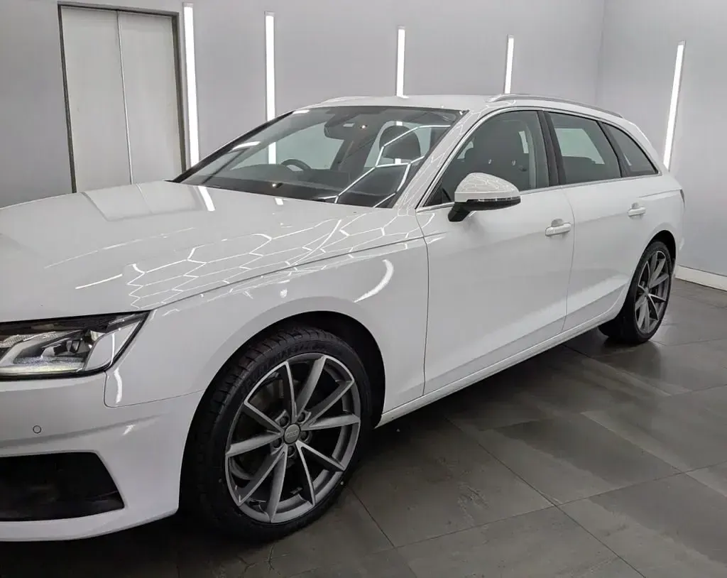 Gebraucht Audi A4 Comfort 136 PS (100 kW) 2019 Weiß Kombi
