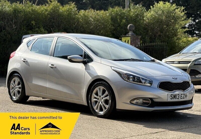 Silver Used 2013 Kia Ceed 2 Hatchback | £3,490 (Fair price) - Image 1/2