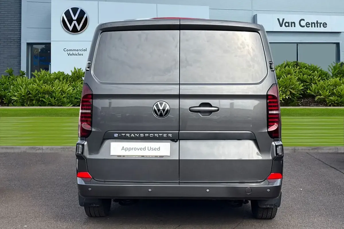 Nouă VW Transporter 100 kW (136 CP) 2026 Gri Van