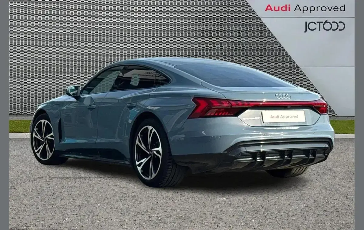 Second-hand Audi e-tron GT quattro Comfort 384 kW (523 CP) 2023 Gri Berlinǎ