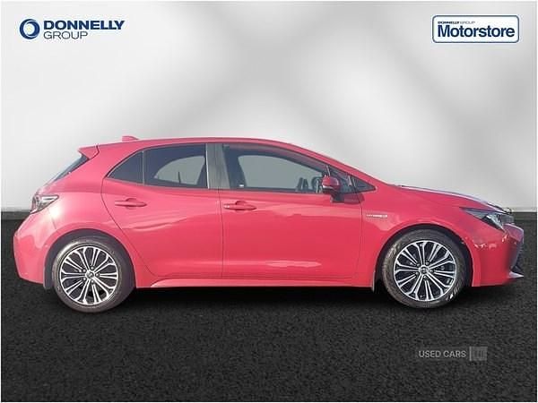 Used Toyota Corolla Design 122 HP (89 kW) 2019 Red Hatchback