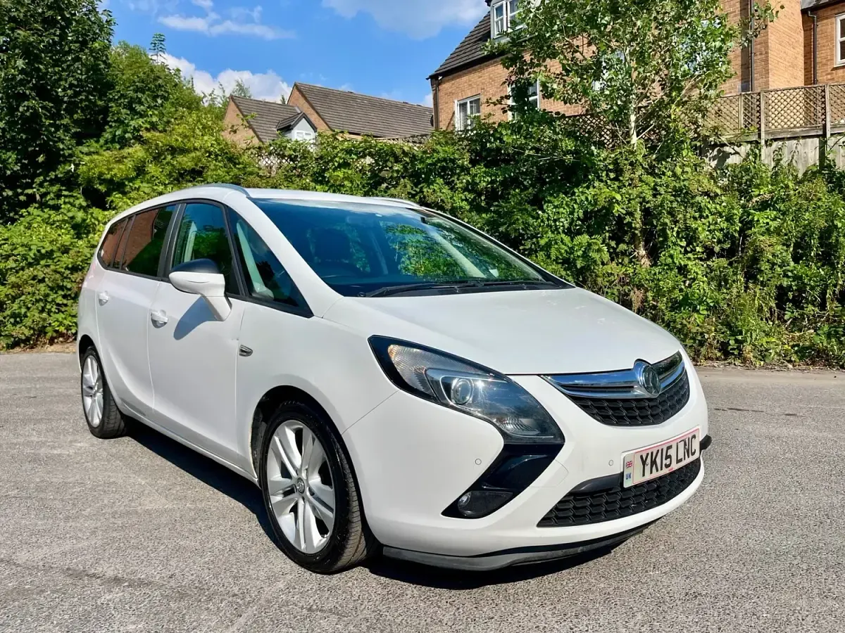 Used Vauxhall Zafira SRi 170 HP (125 kW) 2015 White MPV