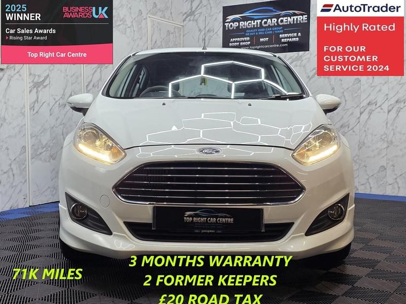 Usado Ford Fiesta Zetec 100 HP (73 kW) 2015 Branco Citadino