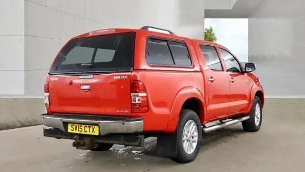 Used Toyota HiLux 171 HP (125 kW) 2015 Red Pickup