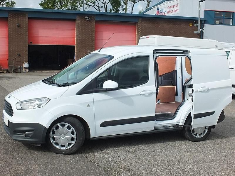 Used Ford Transit Trend 95 HP (69 kW) 2017 White Van