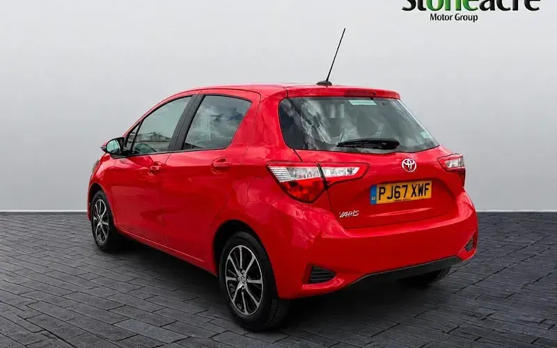 Used Toyota Yaris 111 HP (81 kW) 2018 Red Hatchback