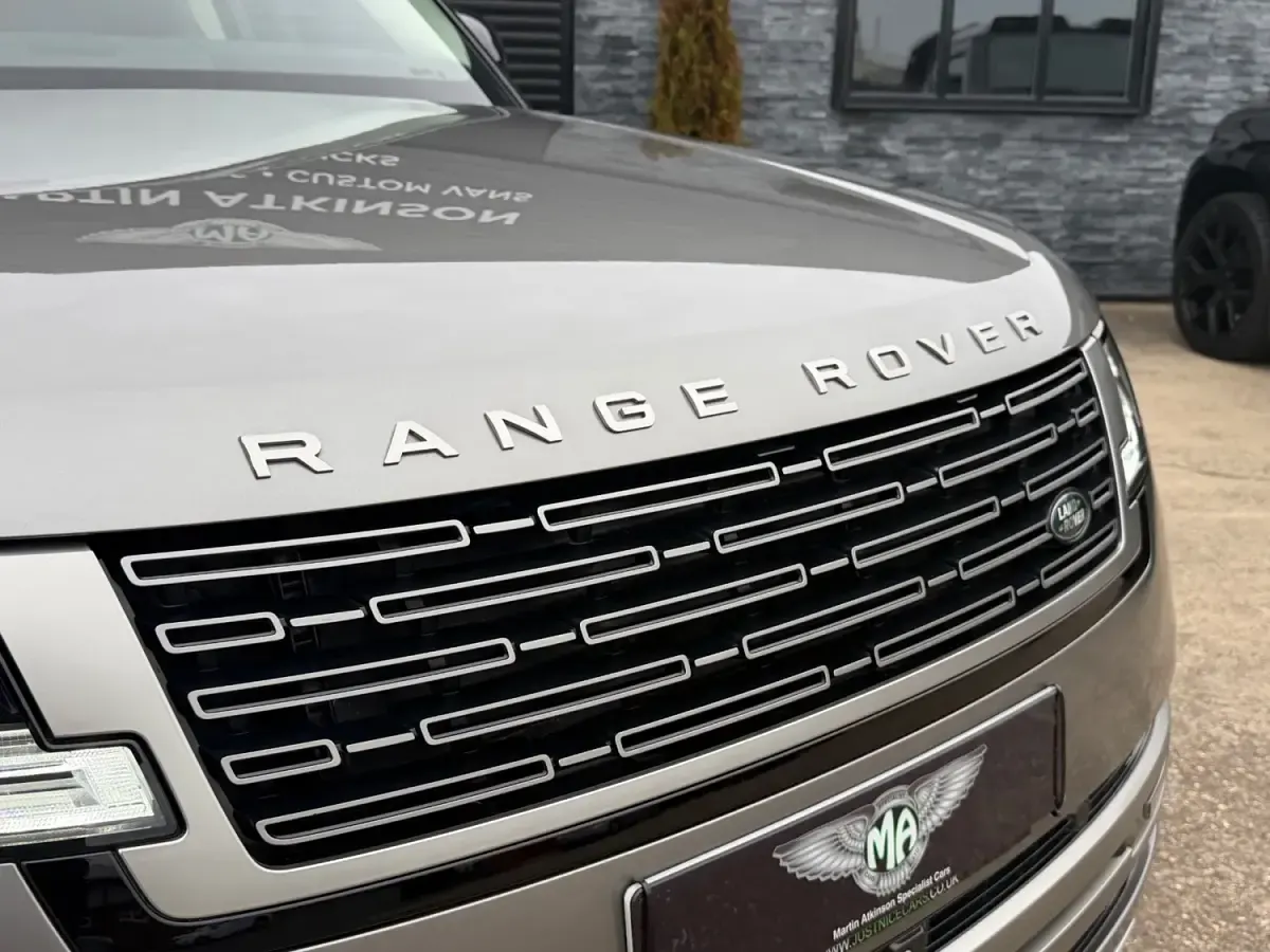 Begagnad Land Rover Range Rover SE 2022 Silver SUV
