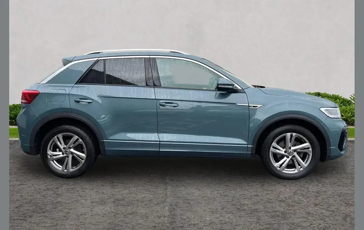 Used VW T-Roc R-line 150 HP (110 kW) 2024 Blue SUV