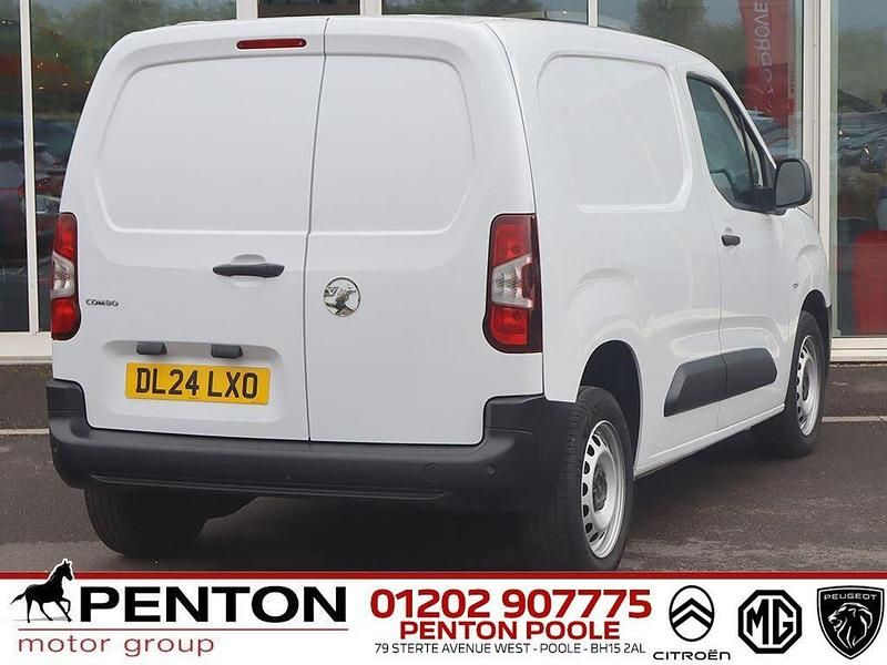 Used Vauxhall Combo S 100 HP (73 kW) 2024 White MPV