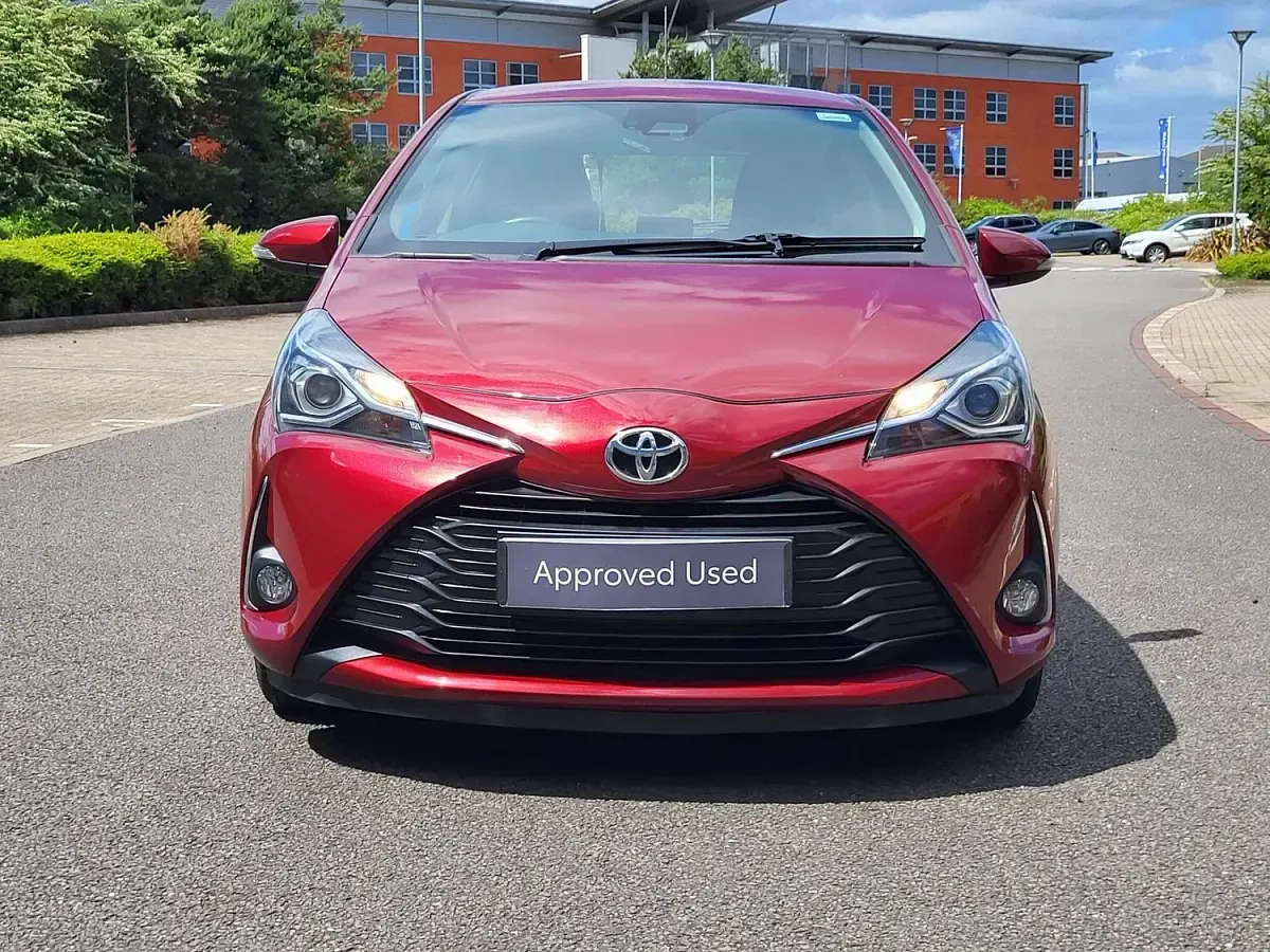 Used Toyota Yaris 107 HP (78 kW) 2019 Red Hatchback