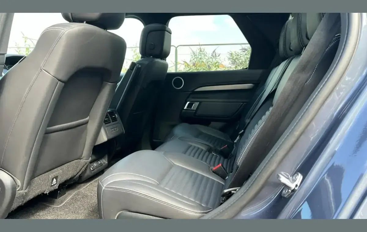 Used Land Rover Discovery SE Dynamic 350 HP (257 kW) 2024 Blue SUV