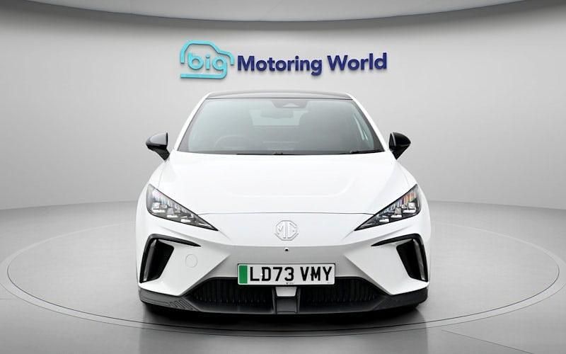 Begagnad MG MG4 EV Trophy 150 kW (204 HK) 2025 Halvkombi