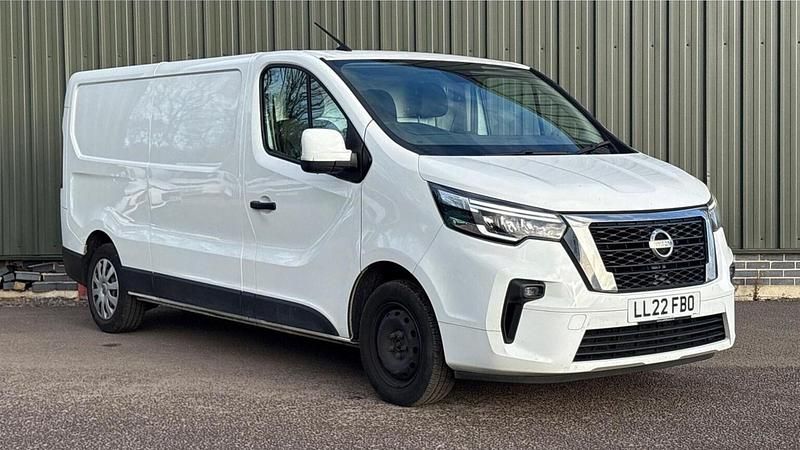 White Used 2022 Nissan Primastar Acenta MPV | £11,499 (Fair price) - Image 1/2
