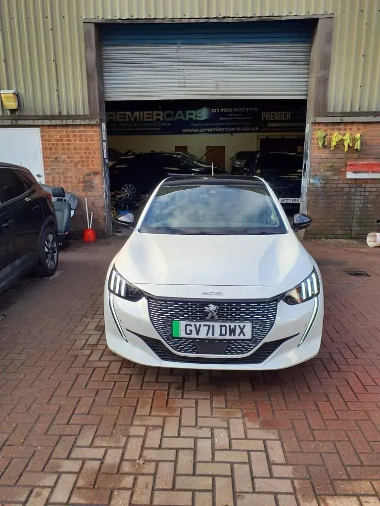 Used Peugeot e-208 GT 100 kW (136 HP) 2021 White Hatchback