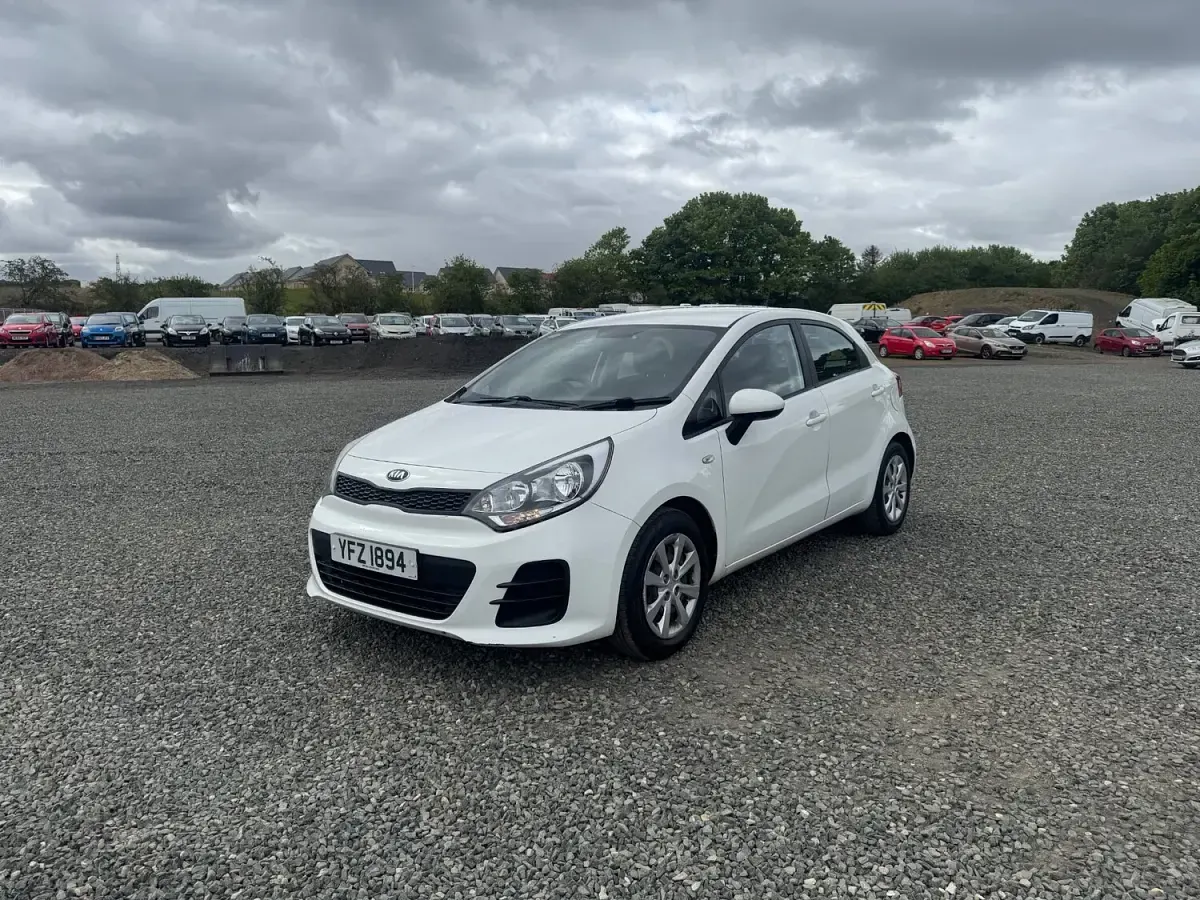Used Kia Rio Air 2015 White Hatchback