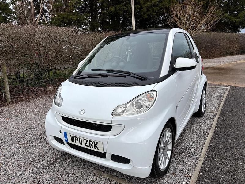 White Used 2011 Smart ForTwo Coupé Passion Coupe | £3,995 (Fair price) - Image 1/4