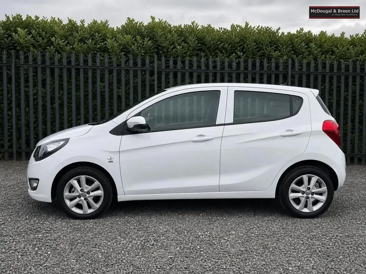 Used Vauxhall Viva 75 HP (55 kW) 2018 White Hatchback