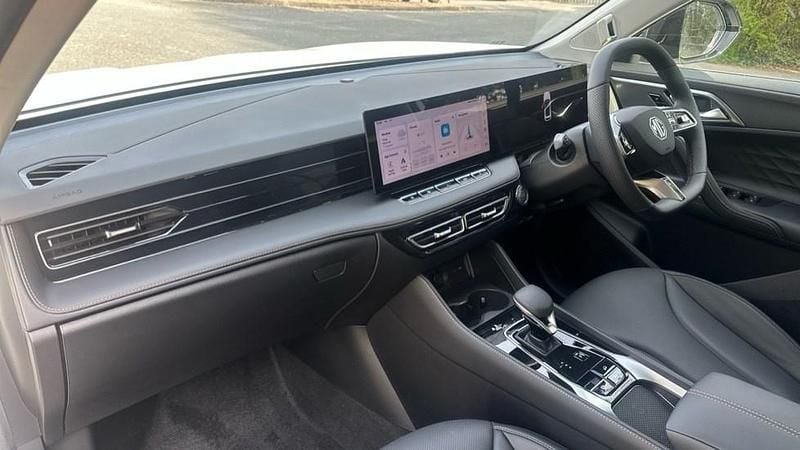 New MG HS Trophy 2025 White SUV