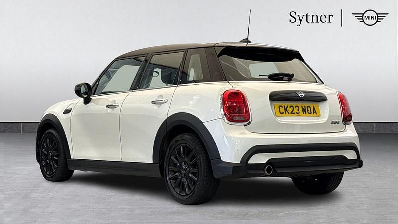 Used Mini Cooper Classic 134 HP (98 kW) 2023 White Hatchback