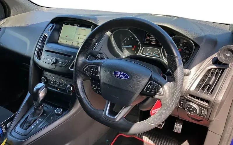 Used Ford Focus ST-Line 125 HP (91 kW) 2016 Blue Hatchback