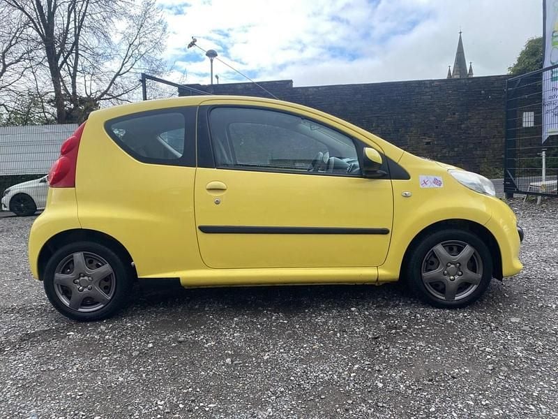 Used Peugeot 107 68 HP (50 kW) 2008 Yellow Hatchback