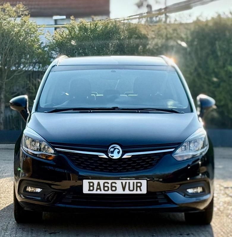 Used Vauxhall Zafira Tourer SRi 140 HP (102 kW) 2017 Black MPV