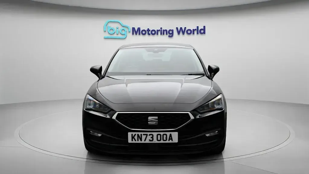 Used Seat Leon SE Dynamic 130 HP (95 kW) 2023 Black Hatchback