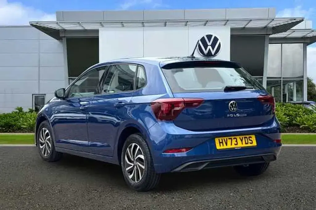Used VW Polo Life 95 HP (69 kW) 2023 Blue Hatchback
