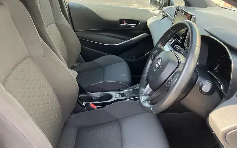Used Toyota Corolla Design 122 HP (89 kW) 2019 Blue Hatchback