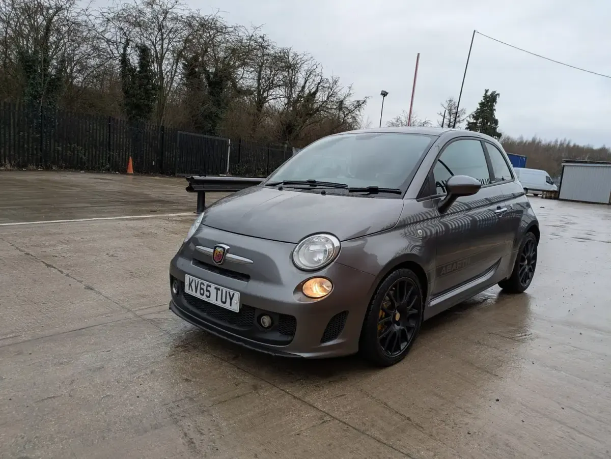 Usado Abarth 595 160 CV (117 kW) 2015 Gris Utilitario
