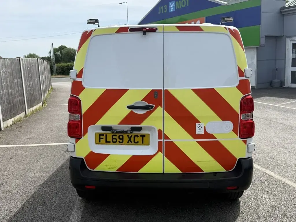 Used Vauxhall Vivaro Edition 100 HP (73 kW) 2019 White MPV