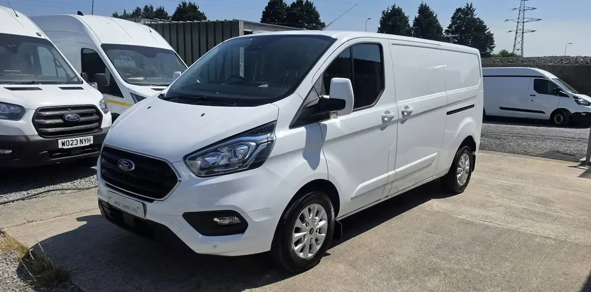 Used Ford Transit Custom Limited 130 HP (95 kW) 2023 White Van