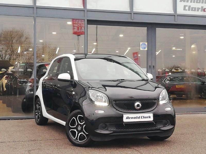 White Used 2018 Smart ForFour Premium Hatchback | £7,998 (Fair price) - Image 1/4