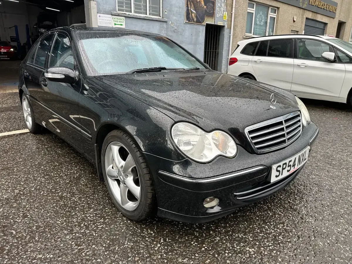 Used Mercedes C220 Avantgarde 2004 Black Sedan