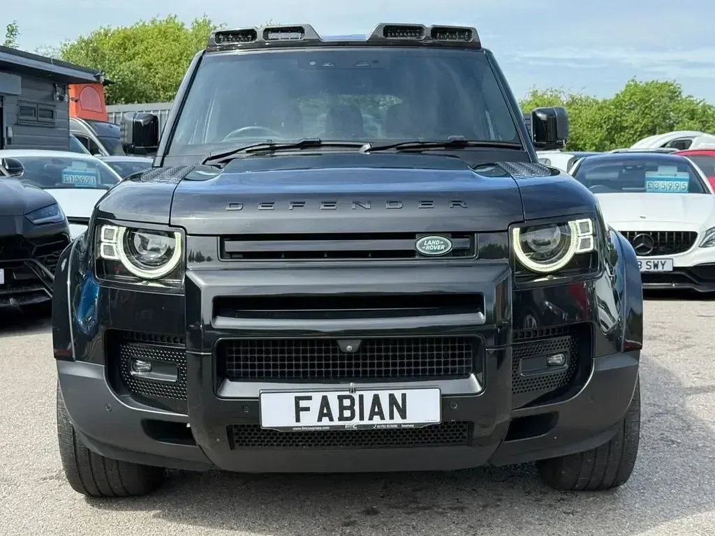 Used Land Rover Defender SE 250 HP (183 kW) 2023 Black SUV