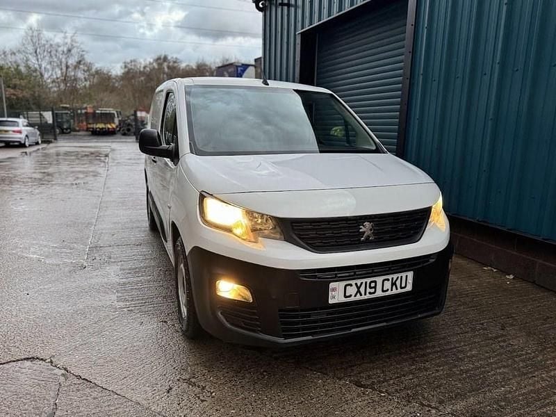 White Used 2019 Peugeot Partner MPV | £4,995 (Fair price) - Image 1/4