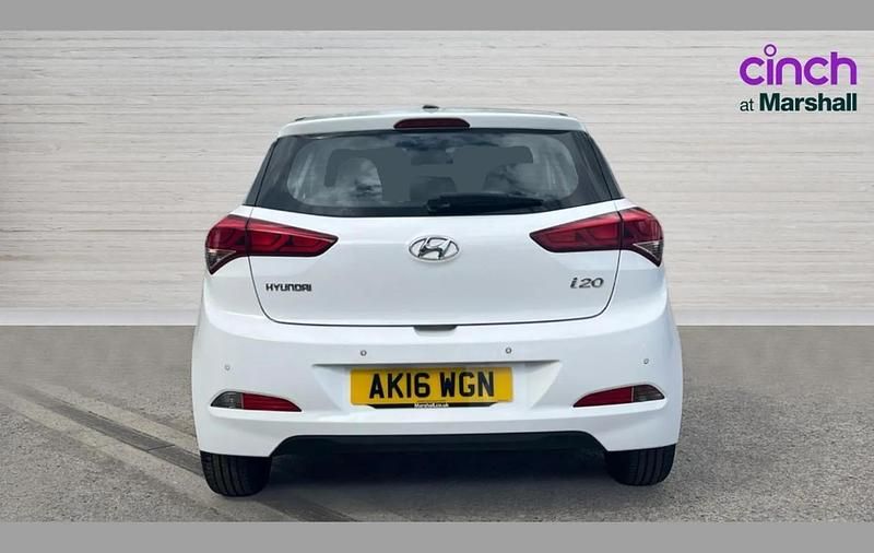 Used Hyundai i20 SE 83 HP (61 kW) 2016 White Hatchback