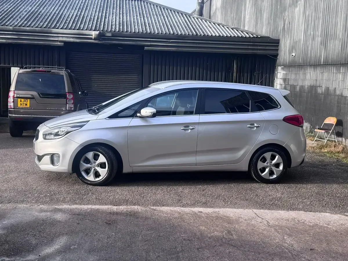 Used Kia Carens 2014 Silver MPV