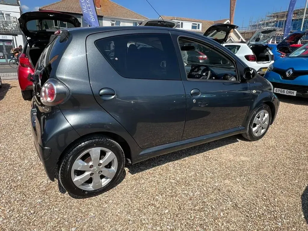 Used Toyota Aygo 68 HP (50 kW) 2011 Grey Hatchback
