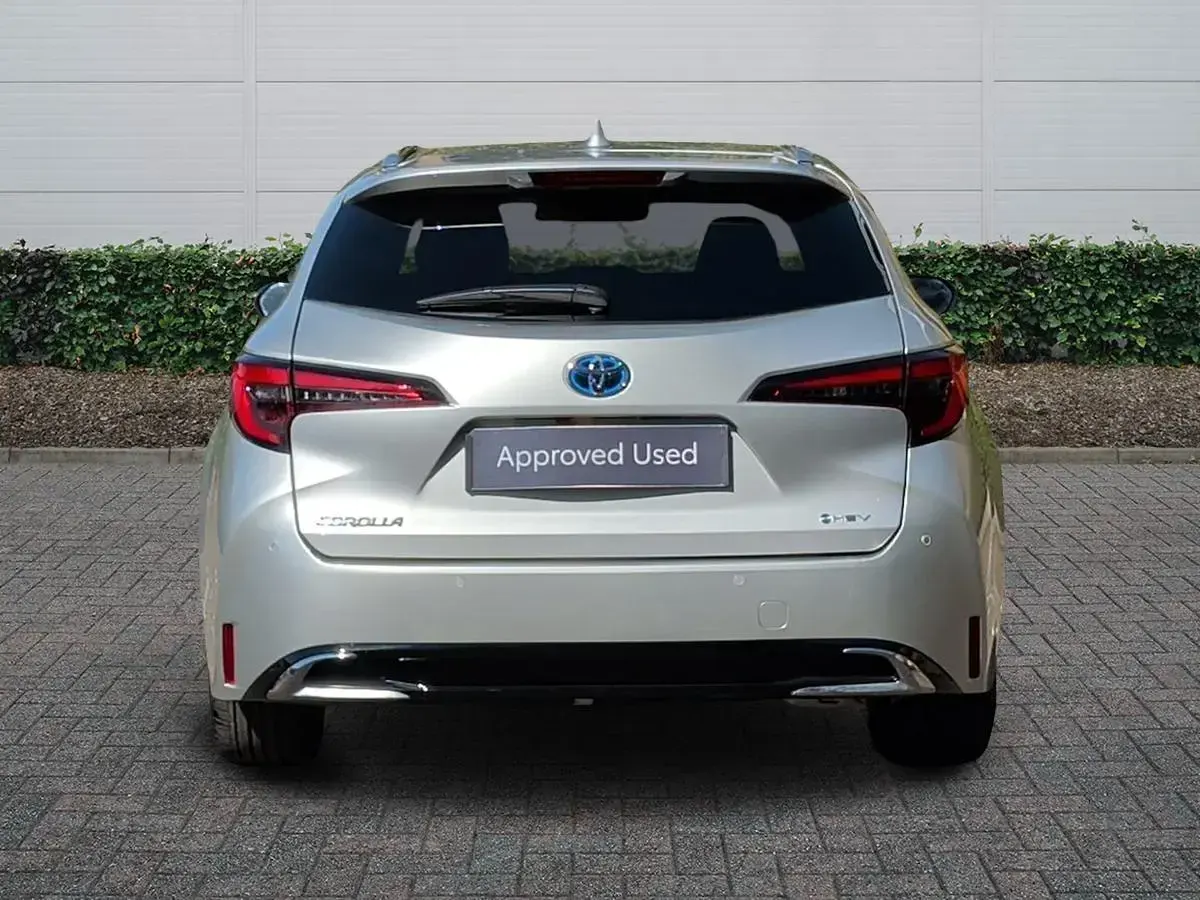Used Toyota Corolla Design 140 HP (102 kW) 2025 Silver Estate