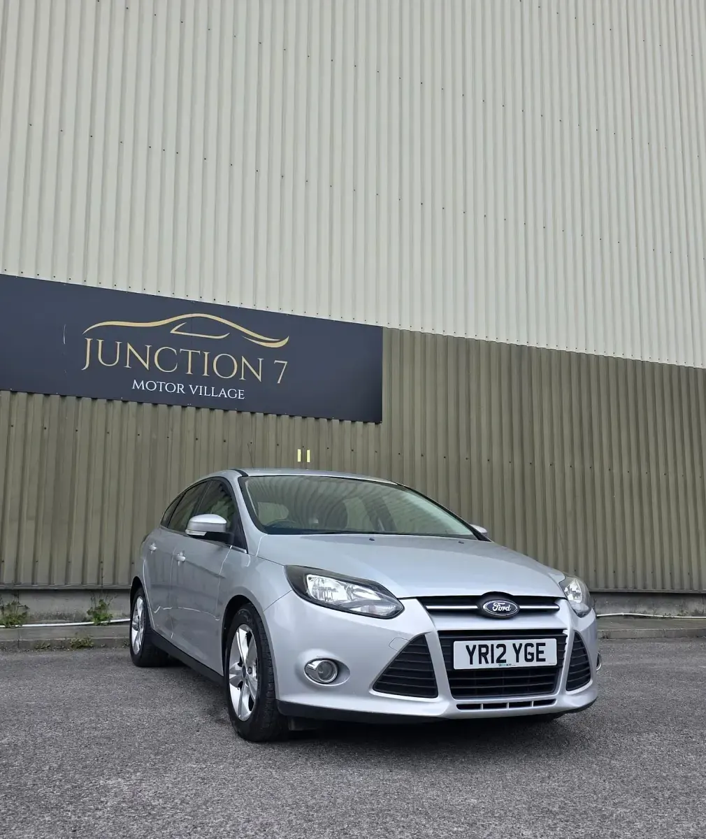 Used Ford Focus Zetec 115 HP (84 kW) 2012 Silver Hatchback