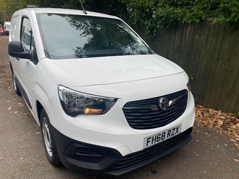 White Used 2019 Vauxhall Combo Edition MPV | £5,895 (Good price) - Image 1/4