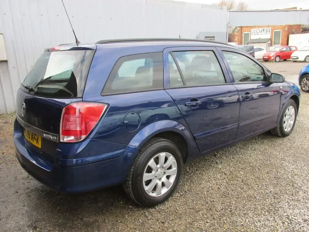 Used Vauxhall Astra Club 2005 Blue Estate