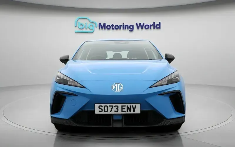 Begagnad MG MG4 EV SE 319 kW (435 HK) 2023 Blå Halvkombi